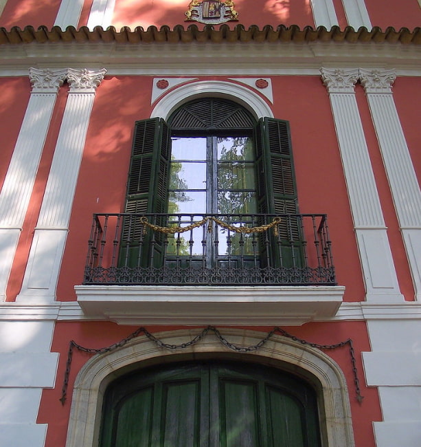 Palacio de Moratalla Detalle de la fachada del Palacio, de estilo clásico