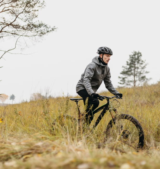 Mountain Bike en Posadas Ciclista recorriendo un circuito de Mountain Bike