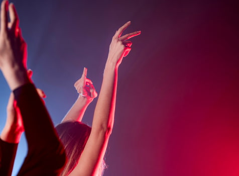 Fietas patronales Manos alzadas de bailadores de flamenco