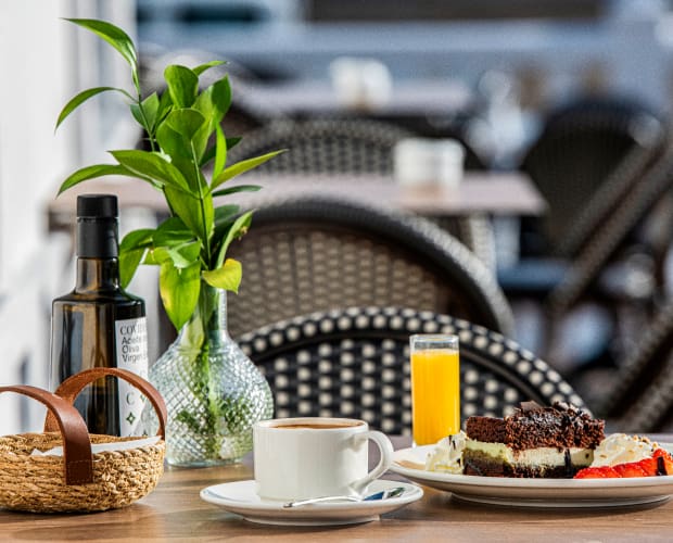 Desayuno servido en La Terraza del hotel